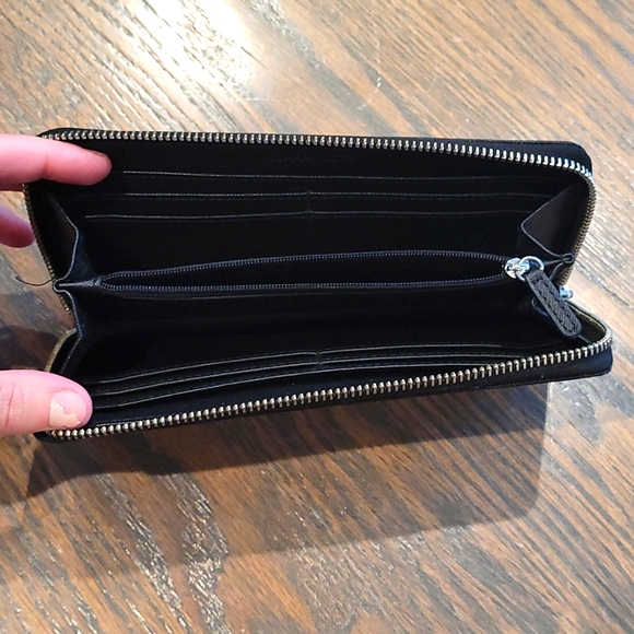 Michael Kors Wallet - Picture 10 of 12